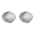 Detail van zilveren schelpoorbellen met fijne radiale textuur en veilige sluiting - Stijl B: Zilver 1 Paar