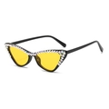 Lunettes de soleil œil-de-chat rétro avec monture noire, verres jaunes et strass colorés - C3 Monture Noire / Verres Jaunes