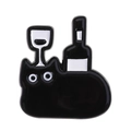 Süße schwarze Emaille-Anstecknadel mit Katzenmotiv, Weinflasche und Glas auf Weiß - Schwarze Katze Trägt Weinset
