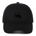 Gros plan de la broderie chat noir détaillée avec yeux jaunes sur casquette noire - Réglable / Noir