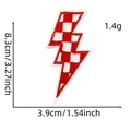 Détails de taille de l'écusson brodé éclair à damier rouge mesurant 8,3x3,9 cm - Éclair à Damier 4#
