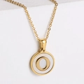 Collar minimalista de oro de 18k con colgante redondo de nácar y la letra O - Letra O