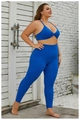 Détail d'un ensemble de yoga grande taille bleu roi avec haut torsadé et legging gainant - 12/L / Haut Et Bas / Bleu Klein