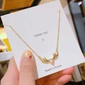 Collier renne minimaliste avec pendentif cœur en zircon sur carte de présentation - Bois de Cerf Dorés