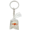 Eleganter Schlüsselanhänger mit flüssiger Fischtüte und bunter Spielzeugfisch-Verzierung - Orange Harz Simulation Fischbeutel