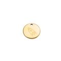 Detalle macro de un colgante circular chapado en oro de 18K con grabado de cohete espacial - Dorado