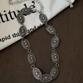 Catena da vita boho vintage in argento con maglie ovali sbalzate e ciondolo a farfalla - Ovale a Rilievo