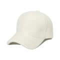 Dettaglio del cappello da baseball in maglia color crema con trama in tessuto spesso - Bianco