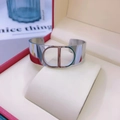 Bracciale rigido aperto argento con logo CD traforato in confezione regalo rossa - 31 Colore Acciaio