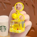 Gele Lucky Cat acryl sleutelhanger met gouden drijfzand en een klein belletje - Lichtgevende Gelukskat-Geel