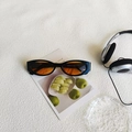 Retro irregular cat-eye sunglasses with black frame and orange lenses, model KD97215 - Black Orange