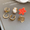 Detail of 6pcs gold-plated rings with white pearls, orange flowers and hammered metal - Gold-Orange Flower (6-Piece Set)