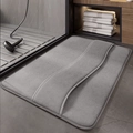 Tappetino da bagno grigio in memory foam con motivo a onde e fondo antiscivolo - 40x60cm / Texture a Onda-Grigio Chiaro
