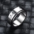 Detail shot of rotatable stainless steel stress relief ring with engraved cat face - US 6 / Silver Cute Cat Rotating Ring