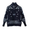 Détail de la maille jacquard à motif paisley sur le cardigan zippé en tricot bleu - Bleu foncé