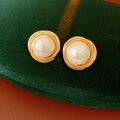 Detail of round gold plated earrings with white cotton pearls on green velvet - Beige Stripe Style (Gold Plated)