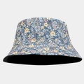 Detailed view of the double-sided floral sun hat with blue pattern and black lining - M (56-58cm) / Blue