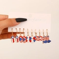 Details von fünf Paaren Emaille-Ohrringen mit US-Flaggenmotiv auf einer Displaykarte - Sommer Strand Elemente Stil (Z-380)