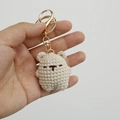 Portachiavi a forma di orsetto beige fatto a mano all'uncinetto con chiusura in metallo oro - Mini orso bianco sporco