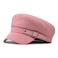 Dettaglio del cappello baker boy rosa in cotone con cinturino in pelle e fibbia in metallo - M (56-58cm) / Rosa