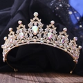 Couronne de mariée dorée avec motifs de feuilles, strass étincelants et cristaux colorés - Or KC Diamant Blanc + Diamant AB