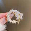 Spilla farfalla elegante con perle bianche e ghirlanda di cristalli scintillanti per donna - Farfalla di Perle - Oro