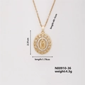 Vista macro del collar de Virgen María dorado con circonitas y medidas detalladas - Dorado