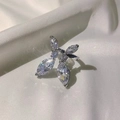 Bague ajustable argentée avec zircons marquise en forme de feuille sur soie - Bague Papillon en Zircon