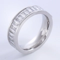 Anillo eternity moderno de acero inoxidable con circonitas rectangulares plateadas - US 6 / Color Acero
