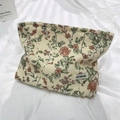 Detalle de neceser de pana con estampado floral vintage y etiqueta tejida decorativa - Bolsa de Maquillaje de Pana Rosa