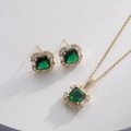 Detail of gold jewelry set with emerald green gemstone and cubic zirconia accents - Gold Square Green (HQ0001(20))