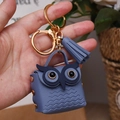 Portamonete a civetta in pelle blu con anello dorato e ciondolo a nappa - Blu