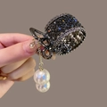 Pince à cheveux noire en strass avec chaîne dorée et pendentifs de grosses perles blanches - Dentelle Creuse Strass / Métal canon