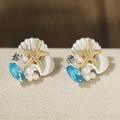 Orecchini a perno con stella marina e conchiglia con strass blu e perle per le donne - Argento