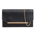Elegante pochette da sera nera a pieghe con finiture dorate e tracolla a catena - Nero