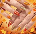 Detalle de uñas postizas almendradas con motivos de hojas de membrillo y brillo dorado - Estilo de Purpurina con Hoja de Arce de Otoño (AW458) / Pegamento de Gelatina + Lima de Uñas