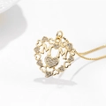 Collar con colgante de corazón MAMA dorado con micro-pavé de cristales en cadena tipo caja - Oro Doble Corazón MM Letra
