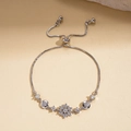 Detail of adjustable snowflake bracelet with zircon inlays and elegant silver box chain - Silver