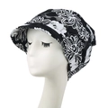 Cappello da sole in pizzo floreale bianco e nero da donna con piccola tesa estiva - L (58-60cm) / Fiore Nero