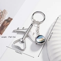 Portachiavi apribottiglie aereo argento con ciondolo globo stellato, lungo 10,4cm - Galassia della Via Lattea