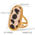 Macro shot of oval leopard print ring in gold metal with dimensions and weight detail - Oval Style (HC-R30450)