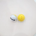 Dettaglio di campanelli in metallo bicolore da 2,2 cm in giallo e bianco per il fai da te - Giallo/Bianco