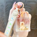 Porte-clés Capybara mignon créatif avec lanière beige 'JOYFUL' et anneau pêche pour sac - Cube Rempli de Liquide-Capybara Sport