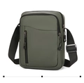 Dettaglio del tessuto oxford impermeabile e scomparti con zip sulla borsa a tracolla da uomo - 8 Pollici / Verde Stile B