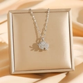 Collana con ciondolo a forma di elefante in acciaio al titanio e cristalli scintillanti - Argento (8652)