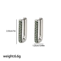 Dettaglio orecchini a U in argento con zirconi verdi incastonati e misure espresse - Base argentata con zirconi verdi incastonati (TE6391-GN-S)