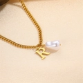 Elegante collana di perle dorate con ciondolo a lettera R lucida e perla a goccia raffinata - Collana Lettera R