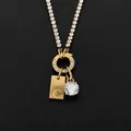Personaliseerbare 14K vergulde titanium stalen ketting met strass en letter C - Goud / Letter C