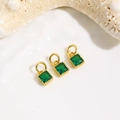 Ciondolo quadrato in zircone verde smeraldo incastonato in rame placcato oro 18k con stella marina - Verde