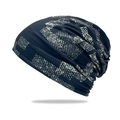Berretto slouchy blu navy con stampe geometriche bianche in tessuto morbido - Grigio Scuro con Motivo Tetris
